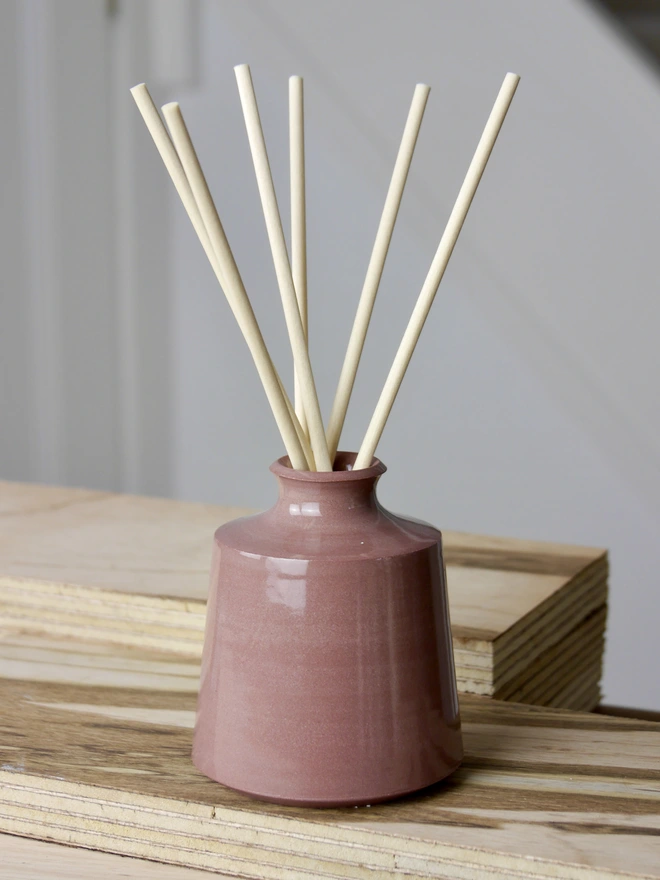 Ceramic Reed Diffuser in dark pink