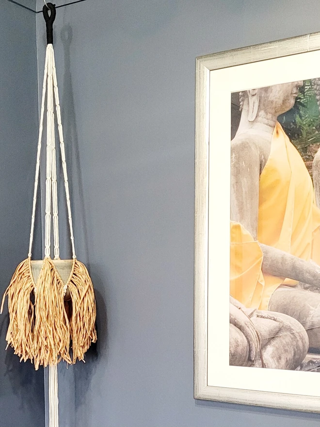 raffia plant hanger natural 100%biodegradable eco-friendly macrame handmade unique hanging product boho functioning handknotted recycling home walls ceiling 