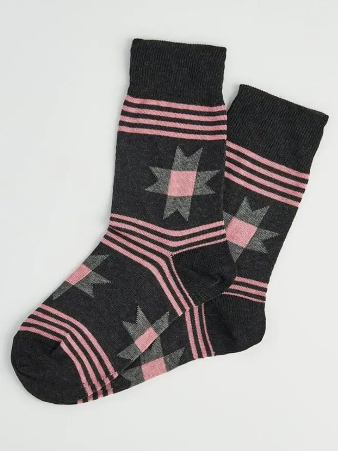 Patchwork socks in charcoal with pink details