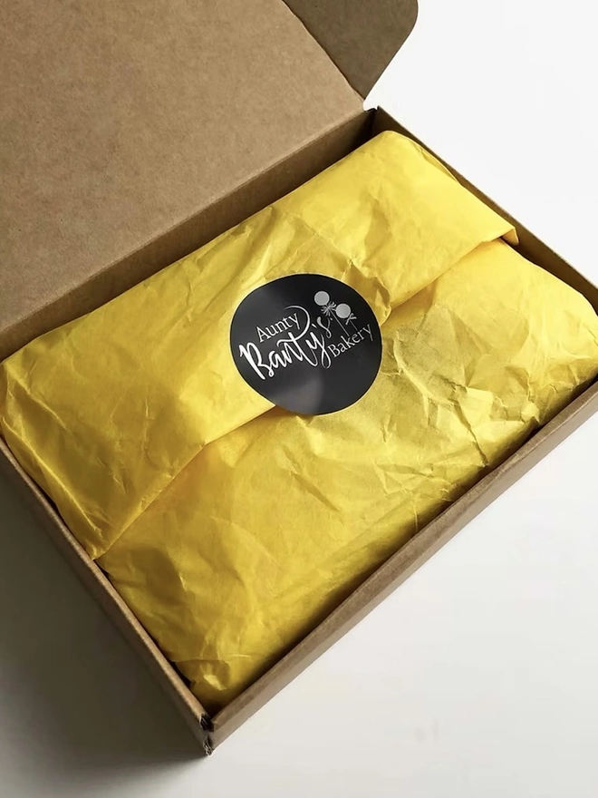 Ice Cream Cake Pops (Pack Of 6, 12, 18, 24), the packaging box and yellow packing paper. 