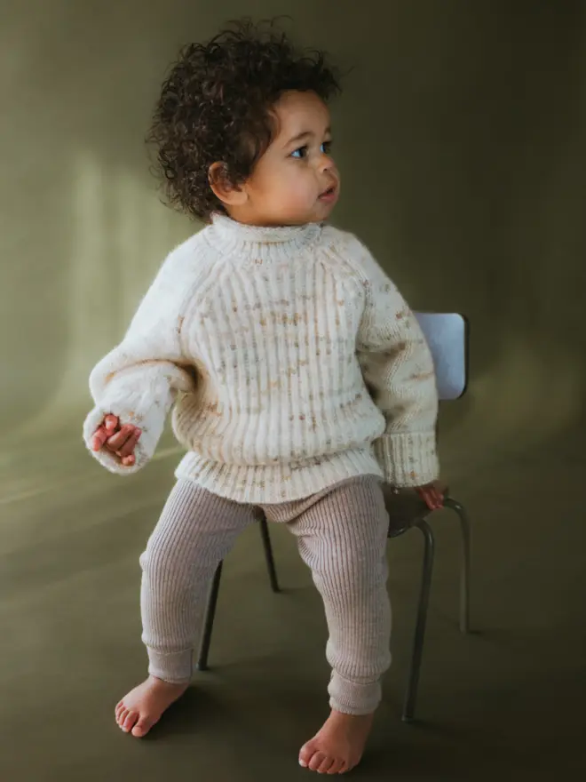 MABLI's 'Blewog' collection in the 'Moss Speckle' colourway. This soft, fluffy, relaxed-fit Pullover features a speckled, cloud-like chunky yarn.