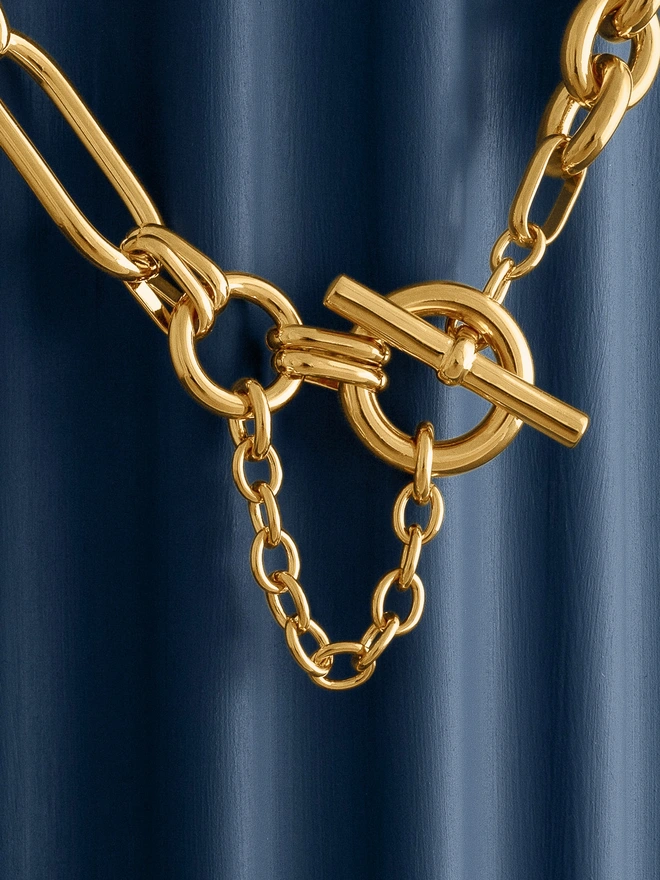 LOEL Chunky Gold T-Bar Chain Necklace