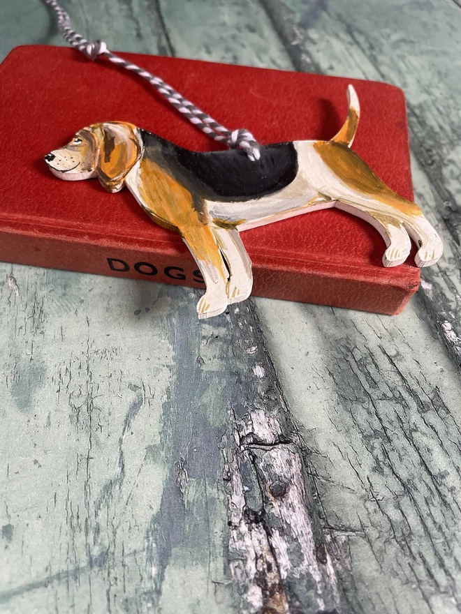 A 3-D side view of a Beagle Dog Decoration 