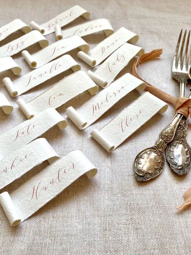 scroll place cards