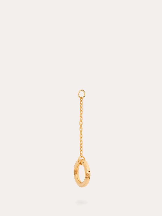 Side view of a fine drop chain clasp gold connector