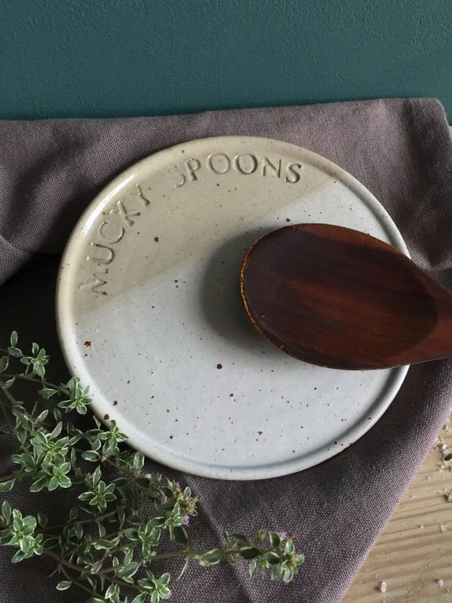 Ceramic Mucky Spoons Rest