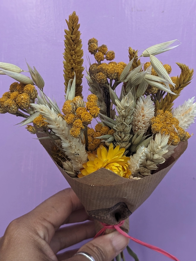 Dried flowers, yellow,  home 