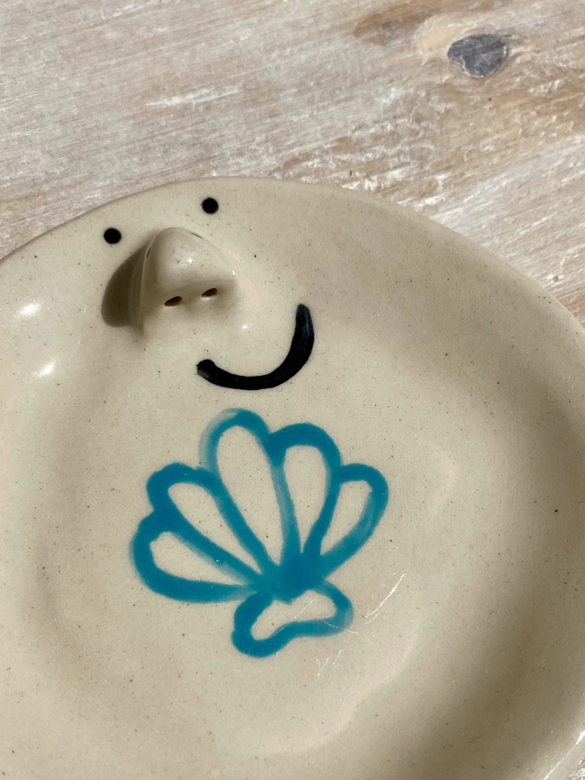 shell ceramic trinket tray - close up