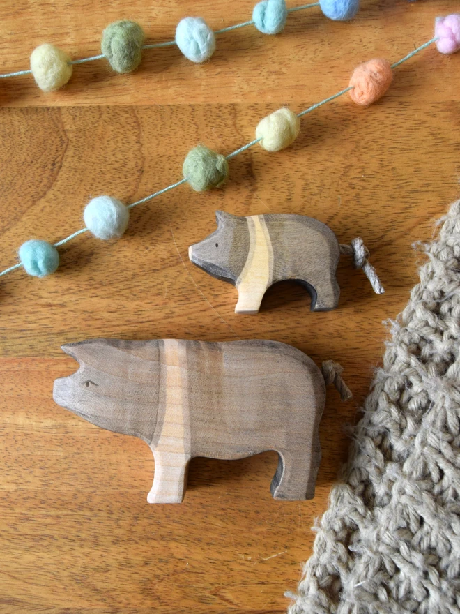 Ecofriendly; wooden toy; pig; piglet; eric and albert; 