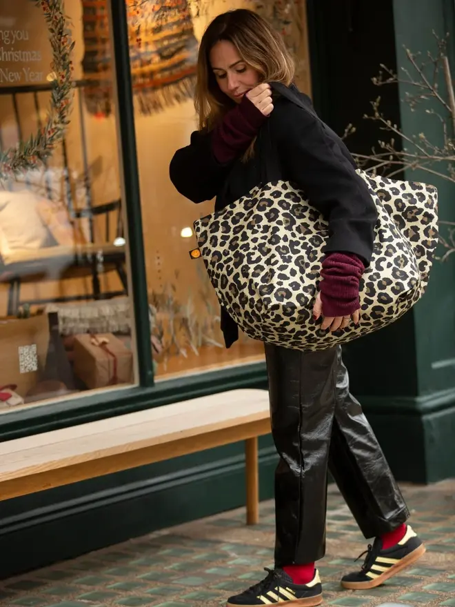 Classic Leopard Contents Oversized Tote Bag
