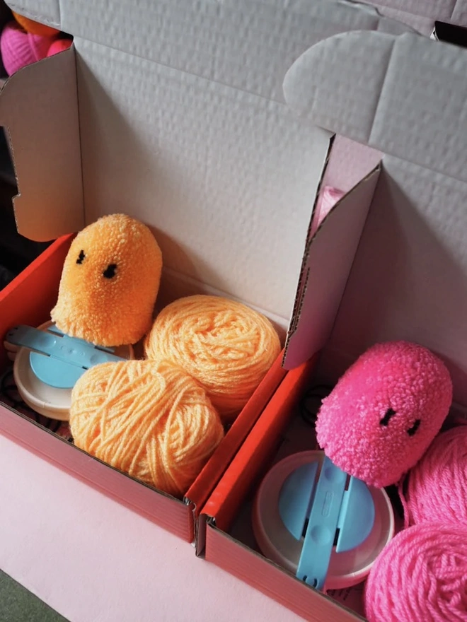 Ghost Pom Pom DIY Kit 
