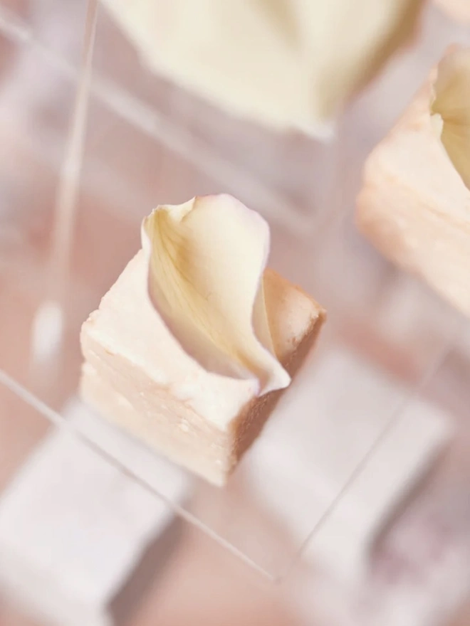 Marshmallow and Heart Teacake Centrepiece