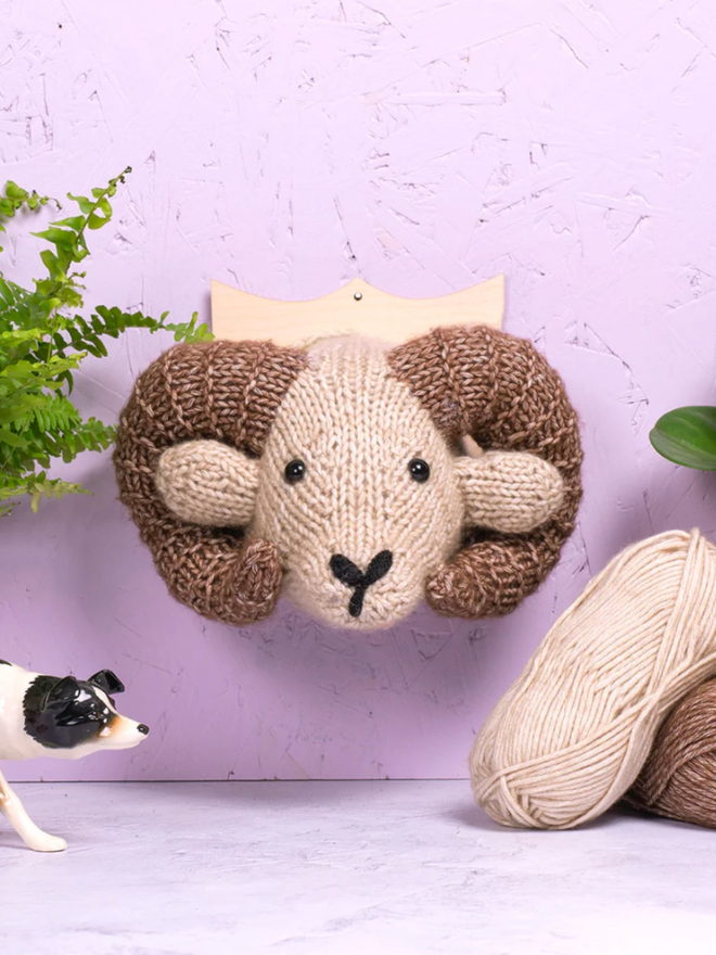 Mini Ram Head Knit Kit. A fawn and brown ram’s head.