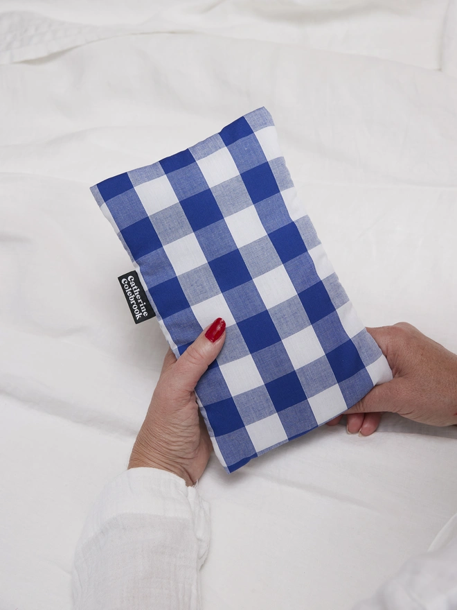 PERSONALISED GINGHAM CUTE HOT WATER BOTTLE - BLUE PLAIN