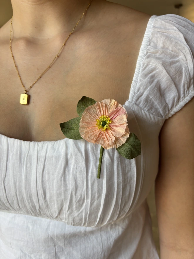 Single flower brooch