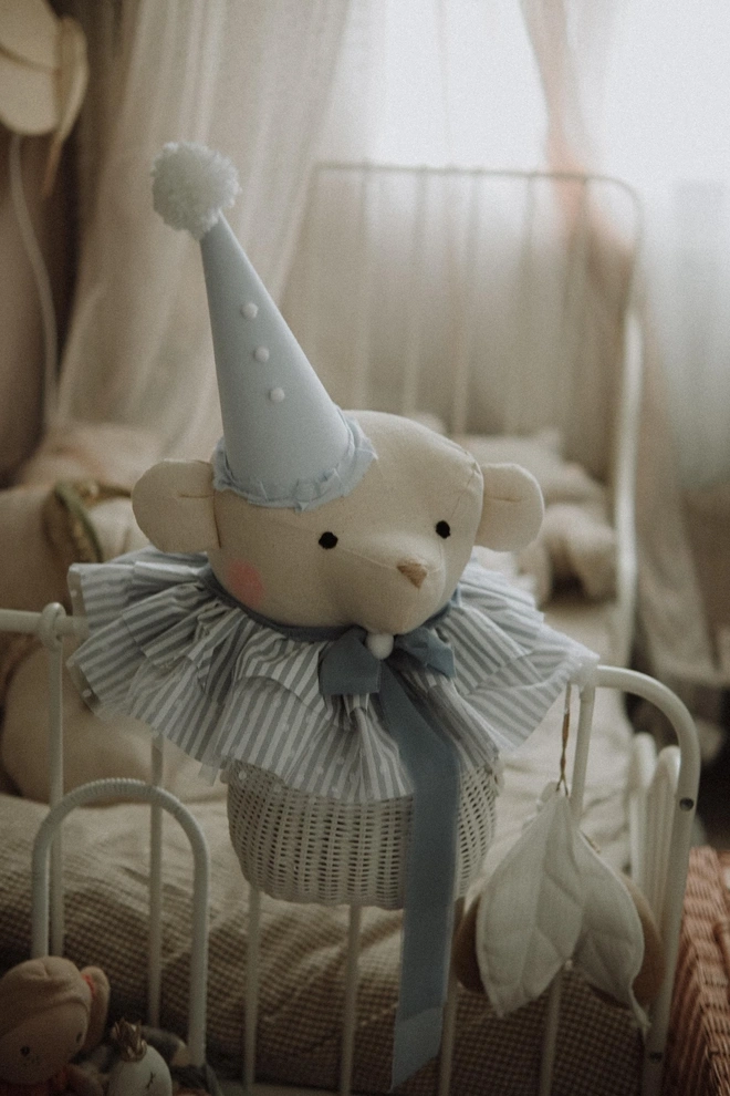 Bear Head Nursery Decoration, a bear decoration sitting against a wall in a child's decorated bedroom. 