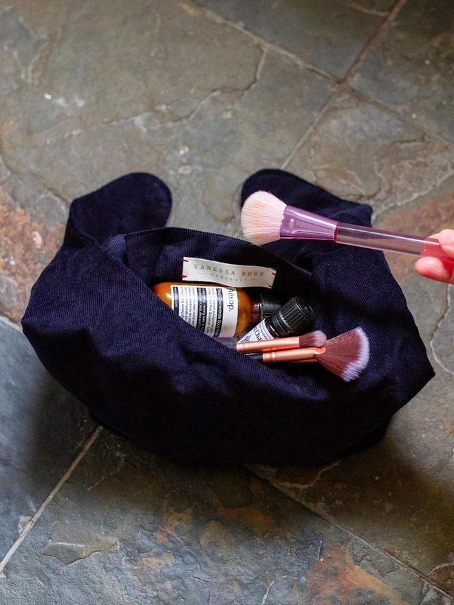 make up bag showing all the bits and pieces of make up that can be stored inside