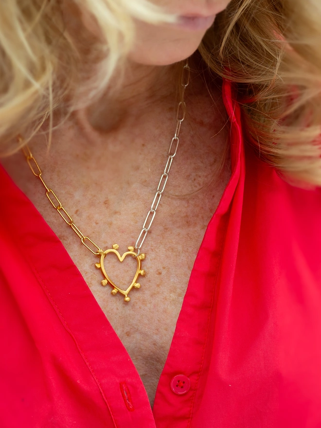 Make it your signature. The Large Studded Heart Necklace pairs a tactile studded heart with a contemporary mixed metal paperclip chain for a bold yet wearable look. This statement heart necklace is made for everyday styling, whether layered with favourites or worn alone as a powerful expression of modern love.