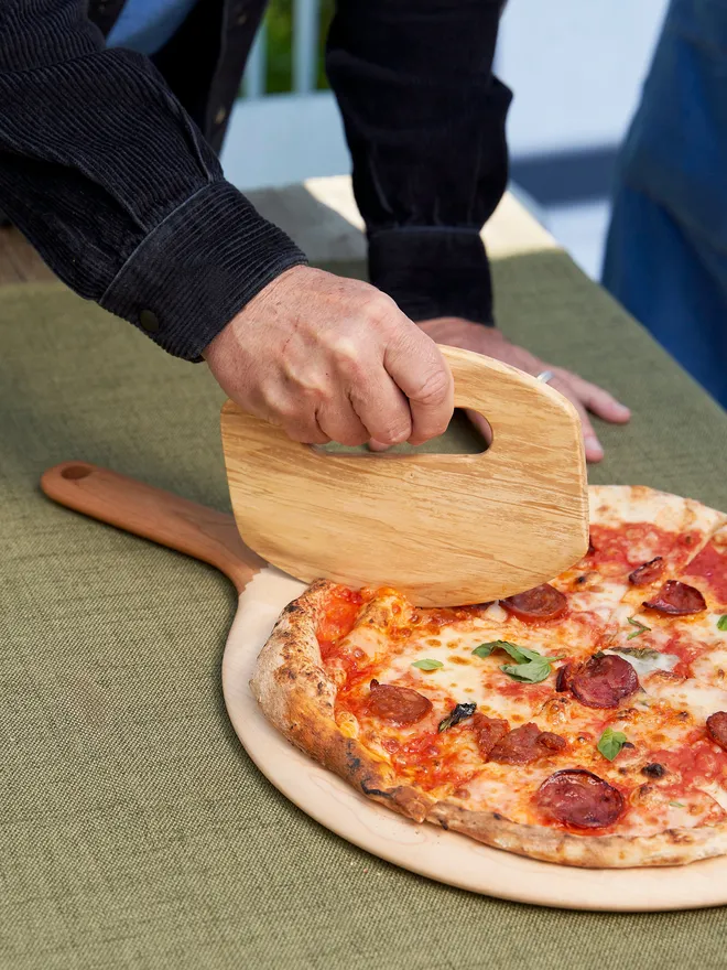 Small pizza cutter