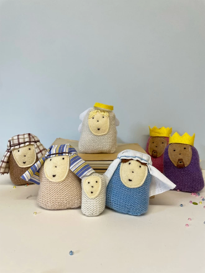 Knitted Nativity People