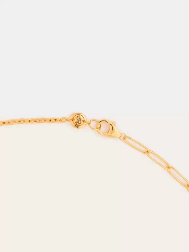 Lobster clasp detailing of a heavy mixed chain gold necklace
