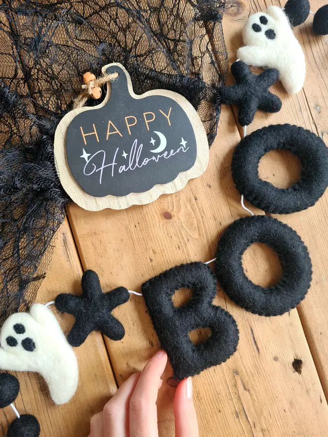 'Boo' Felt Halloween Garland