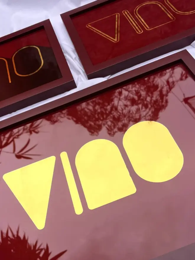 'Vino' Wine Serie Gold Leaf Glass Artwork, closeup, all pieces are set in dark red wooden frames.