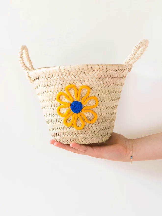 LoLA small hand-made basket with embroidered flower