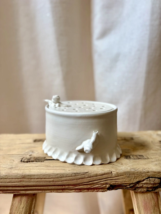 Ceramic flower brick with snails 