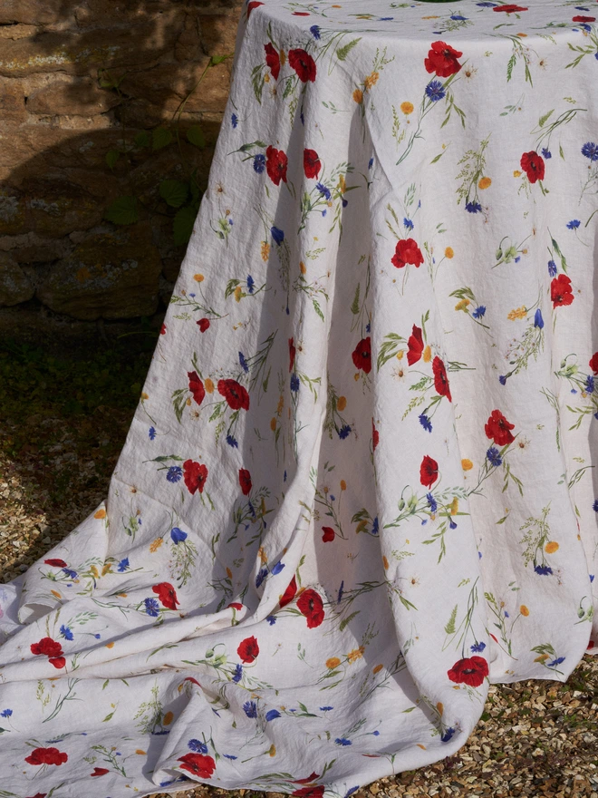 Table linen printed with summer florals