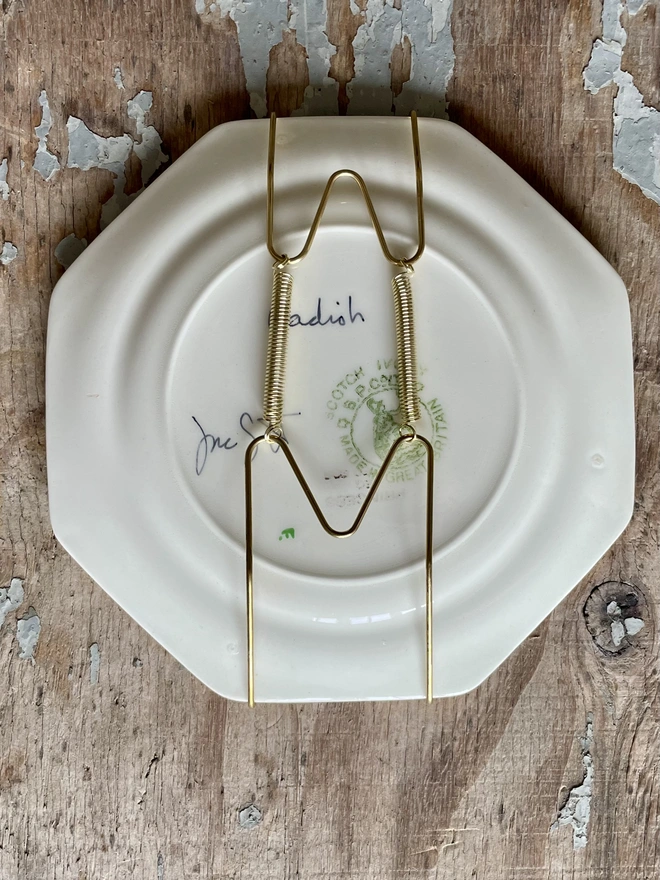 plate hanger