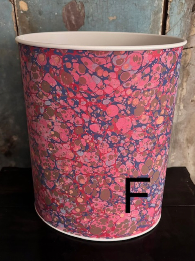 Oval Waste Paper Bin. A bin in F