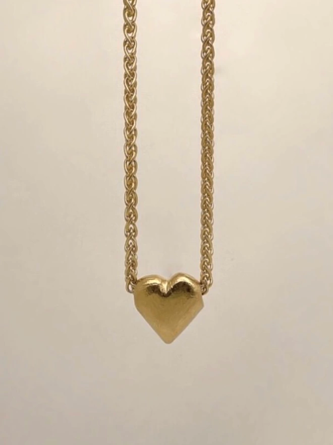 chunky gold heart pendant strung on a sturdy wheat / spiga chain