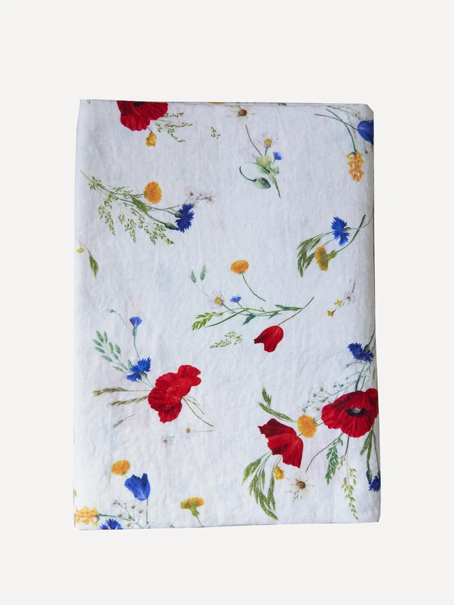 Tablecloth printed with summer florals