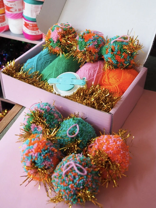 Tinsel Pom Pom Bauble Kit