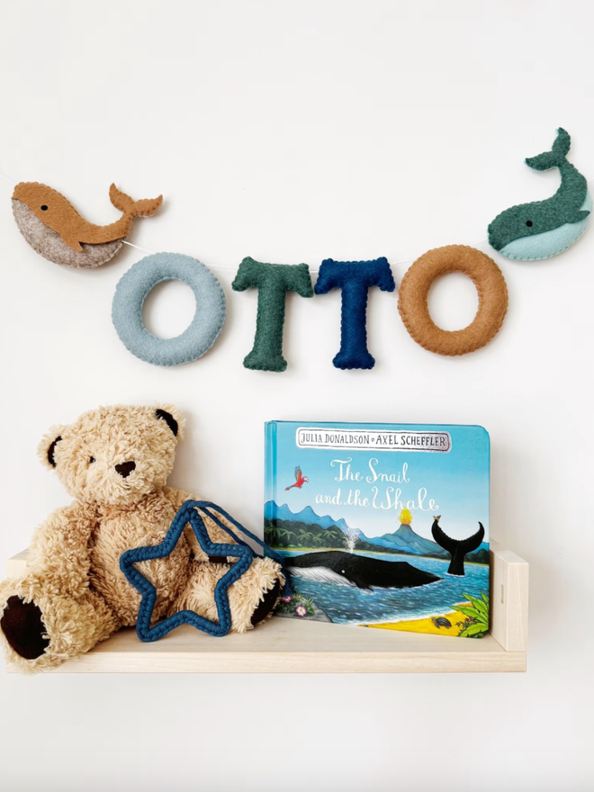 Under the Sea Garland. A garland with a whale theme.