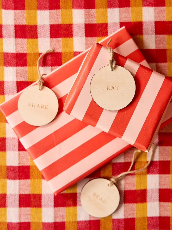 Simple Reusable Gift Tag. A selection of Christmas gift tags.