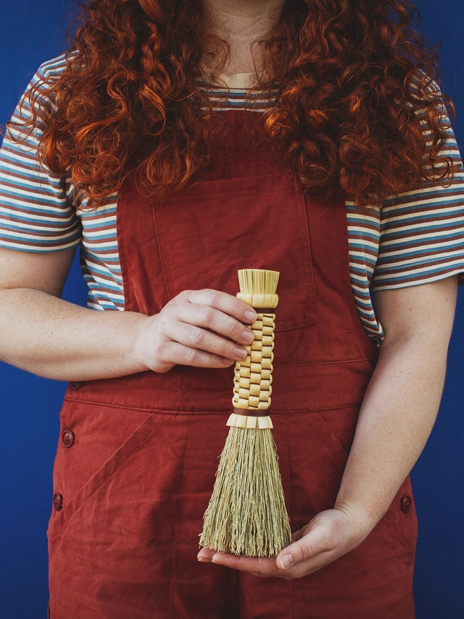 Woven broomcorn brush