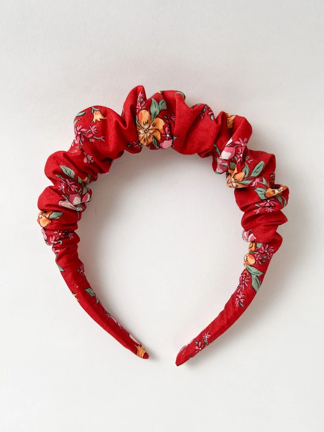 Flatlay photo showing the ruffled hairband alice band