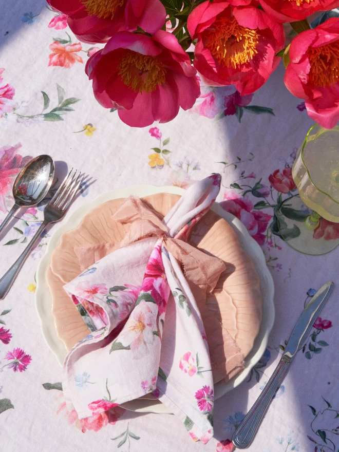 PRINTED PEONY BLOOM NAPKIN