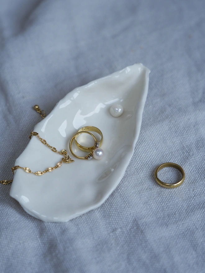 porcelain oyster dishes