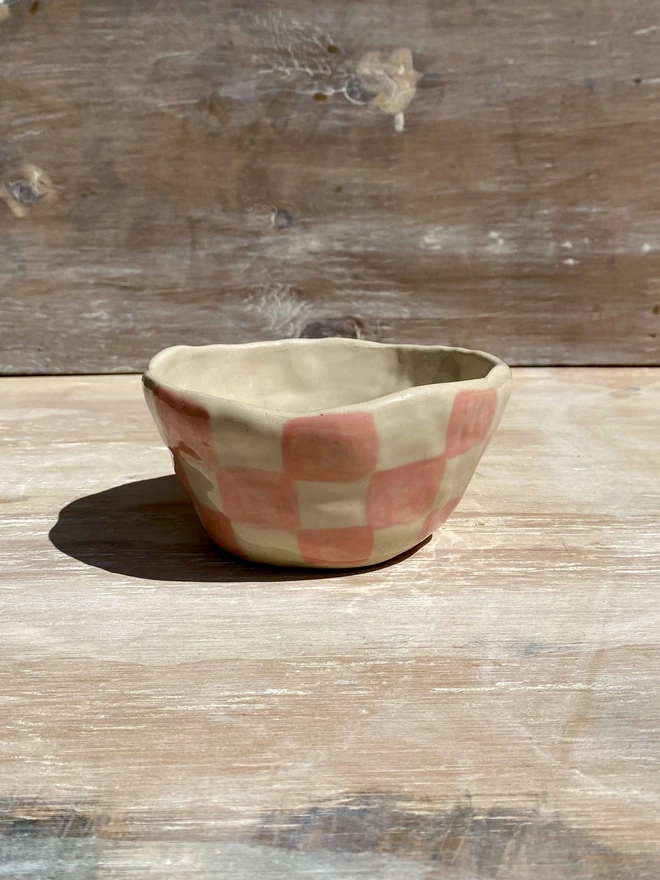 rose checkerboard ceramic pot - back