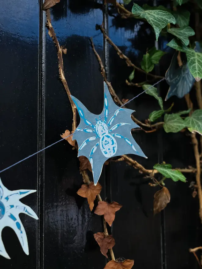 Creeping Spider Sewn Garland (Set Of 6)