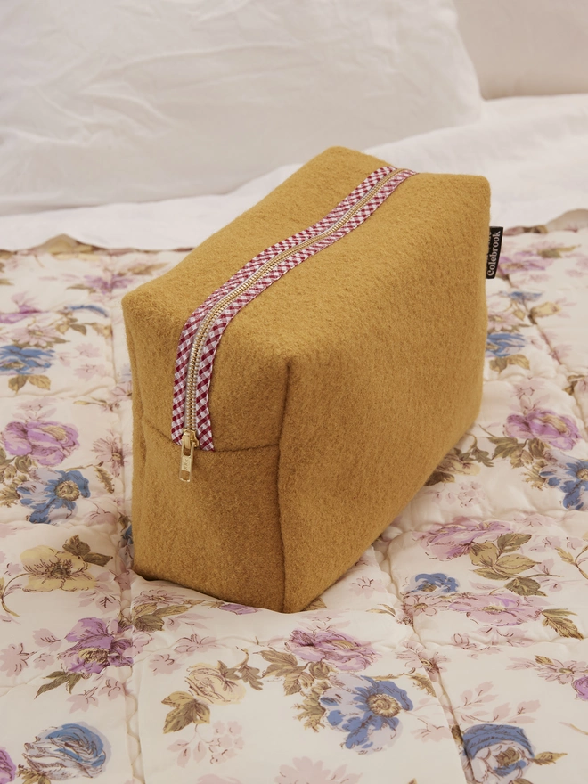 CATHERINE COLEBROOK BIG WASH BAG - MUSTARD