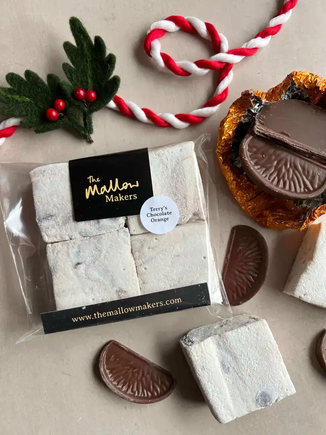 The-Mallow-Makers-close-up-of-terrys-chocolate-orange-marshmallows-with-chocolate-orange-pieces-and-christmas-ribbon