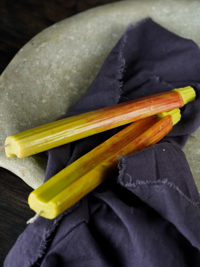 RHUBARB DINNER CANDLE