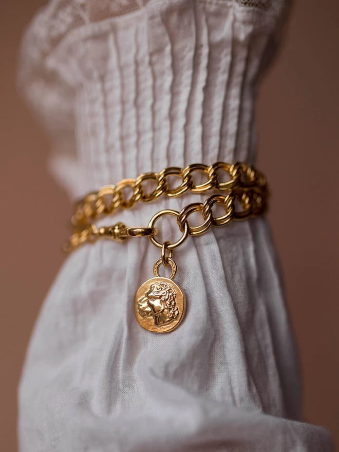 Lioness bracelet on double curb chain