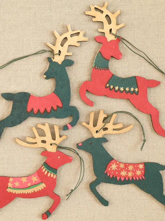 reindeer wooden ornaments set