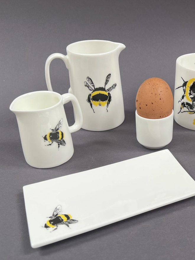 Close up of the rectangular trinket tray, quarter and half pint jugs and egg cup