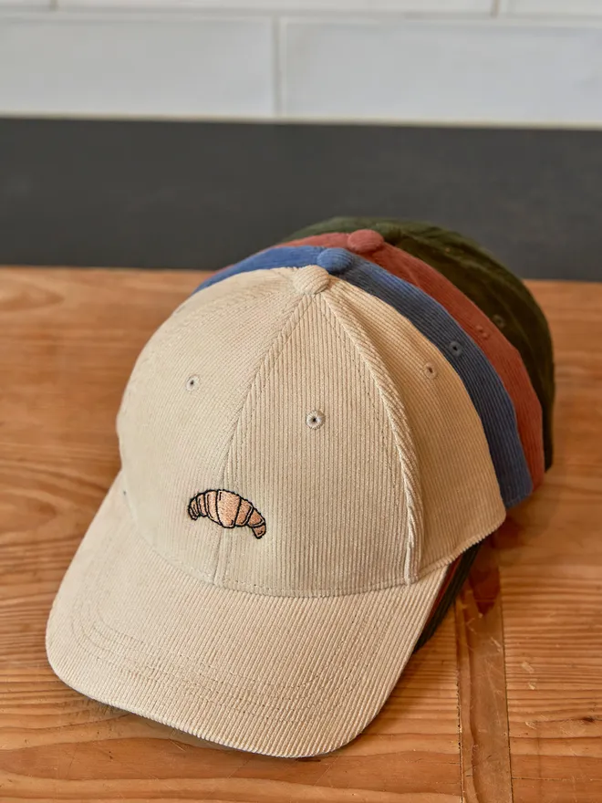 Croissant corduroy cap